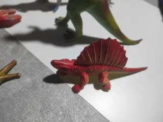 Lote 9 figuras dinosaurios y ranas años 90