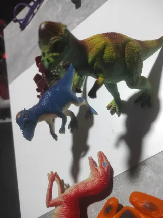 Lote 9 figuras dinosaurios y ranas años 90