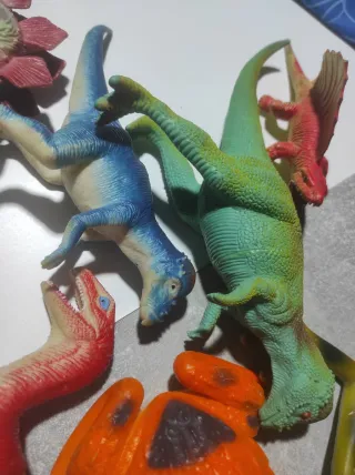 Lote 9 figuras dinosaurios y ranas años 90