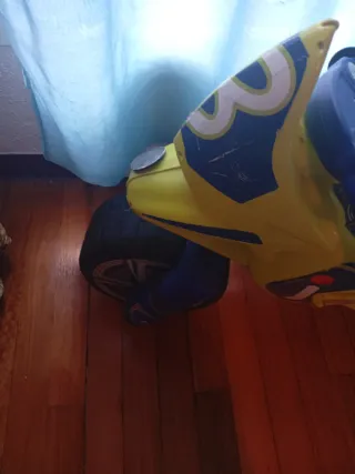 Moto de juguete grande amarilla