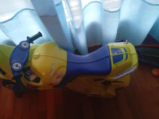 Moto de juguete grande amarilla