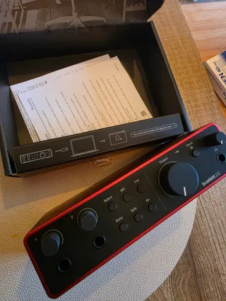 Focusrite Scarlett 2i2 4th Gen Interfaccia