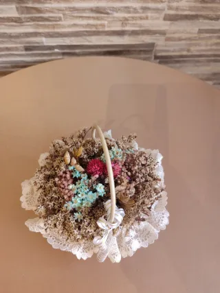 Cesta mimbre flores secas decorativa