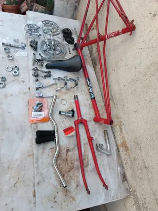 Bicicleta BH Clásica Roja para Restaurar