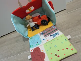 Granja Lilliputiens con tractor y muñeco