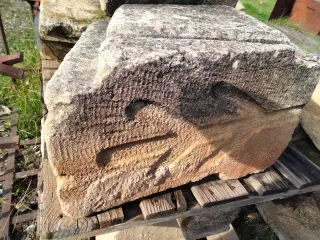 Portada piedra arenisca siglo XIX