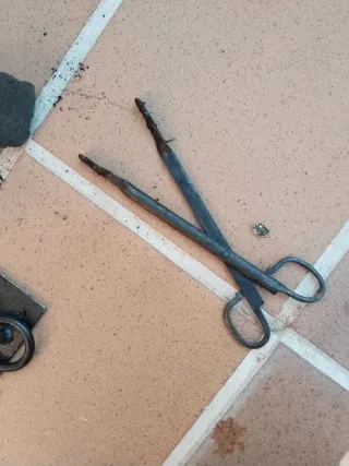 Lote de herrajes y accesorios de hierro