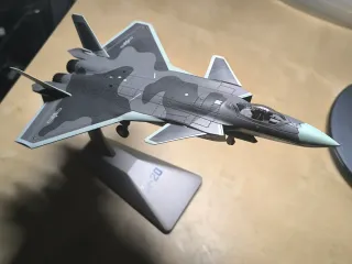 Maqueta Avión Caza J-20 Escala 1/72.