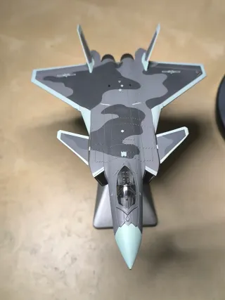 Maqueta Avión Caza J-20 Escala 1/72.