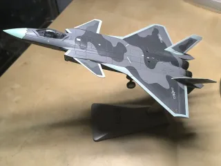 Maqueta Avión Caza J-20 Escala 1/72.