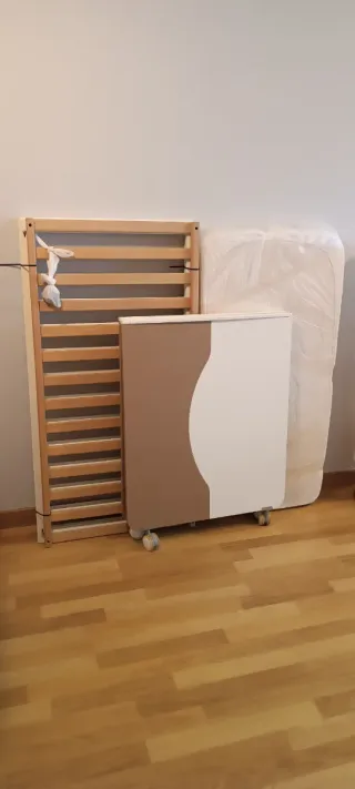 Cuna de madera blanca y marron
