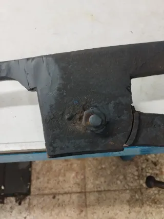 Tornillo de herrero antiguo