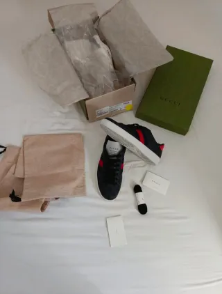 Zapatillas Gucci Negras y Rojas