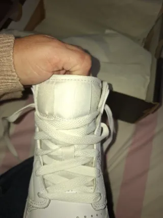 Air Jordan 1 Caja Negra Dorada