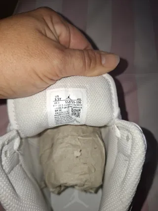 Air Jordan 1 Caja Negra Dorada