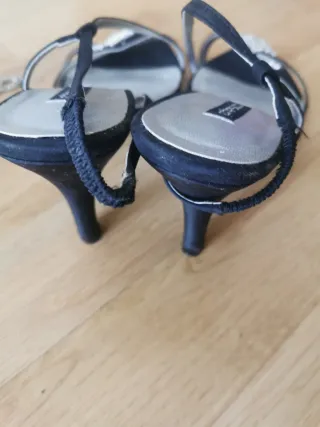 Zapatos y bolso negros