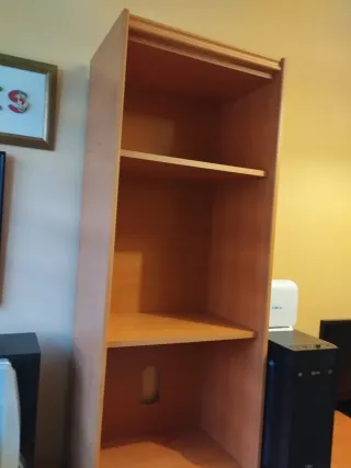 Habitación completa pequeña con 2 camas de 80.