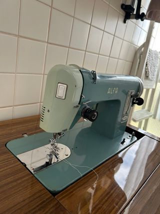 Máquina de coser Alfa