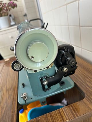 Máquina de coser Alfa