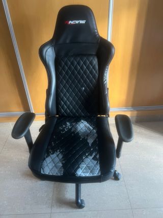 Silla Gaming Negra Desgastada