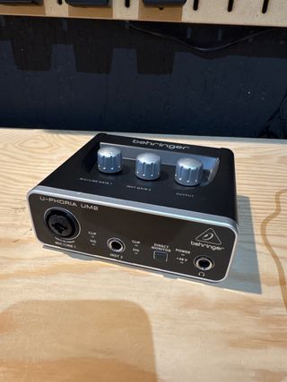 Behringer U-Phoria UM2 Interfaz Audio