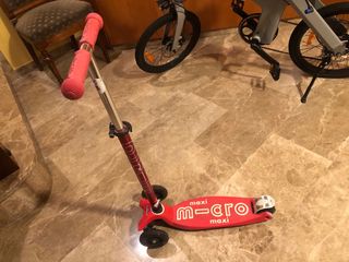 Patinete Micro Maxi Deluxe con ruedas luminosas