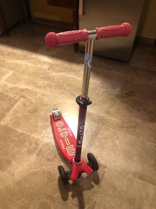 Patinete Micro Maxi Deluxe con ruedas luminosas