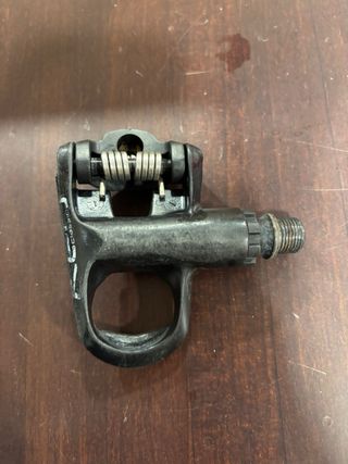 Sillín, pedales, portabidones y potencia