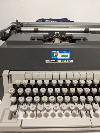 Máquina de escribir Olivetti Linea 98
