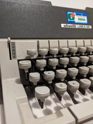 Máquina de escribir Olivetti Linea 98