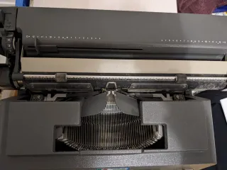 Máquina de escribir Olivetti Linea 98