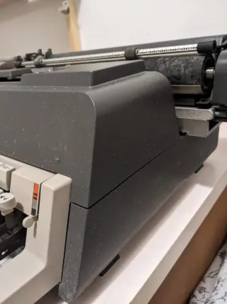 Máquina de escribir Olivetti Linea 98