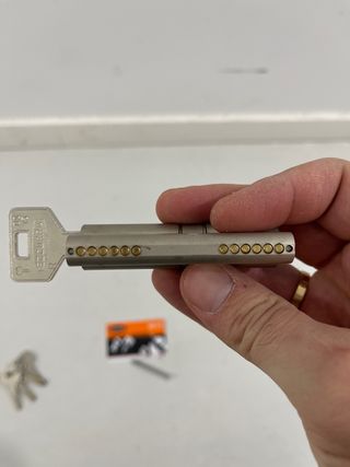 Cerradura Ezcurra DS-15 con llaves y tornillo