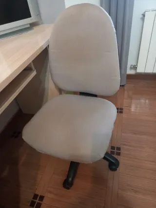 Silla de escritorio con ruedas