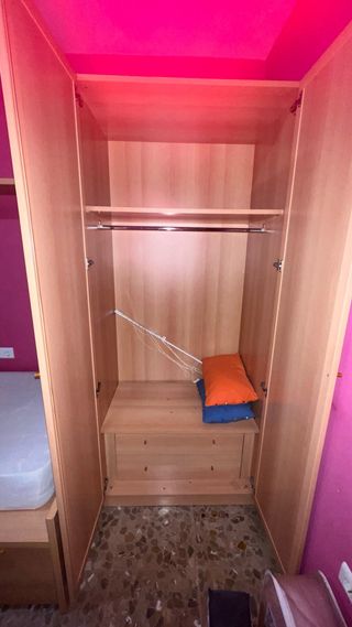 Habitación completa: Cama, escritorio y estantería