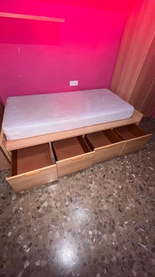 Habitación completa: Cama, escritorio y estantería