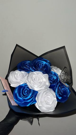 Ramos de flores eternas azul y blanco