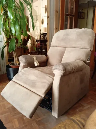 Sillón geriátrico motorizado beige