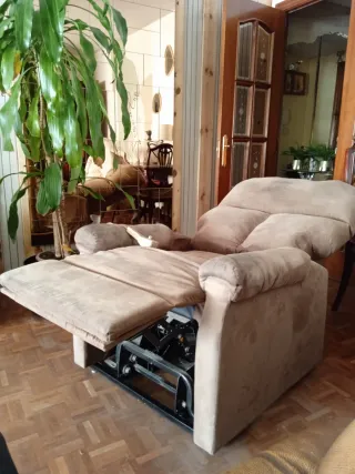Sillón geriátrico motorizado beige