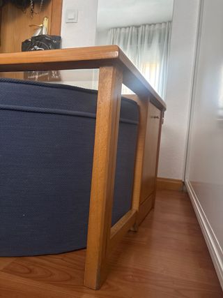 Mesa de salón de madera y cristal