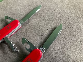 2 Canivetes Victorinox Huntsman e Camper