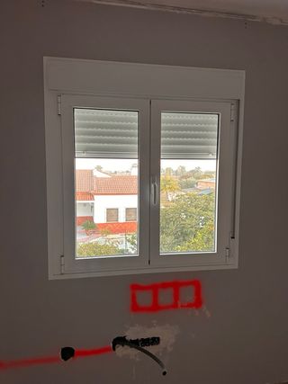 5 Cierres aluminio oscilobatientes blancos.