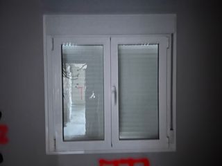 5 Cierres aluminio oscilobatientes blancos.