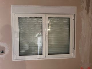 5 Cierres aluminio oscilobatientes blancos.