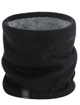 Gorro, guantes y bufanda negros