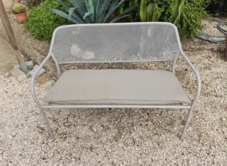 Banco de jardín metálico gris