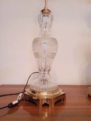 Lámparas de cristal y metal doradas