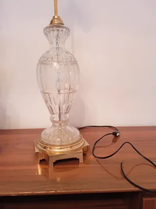 Lámparas de cristal y metal doradas