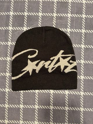 Gorro Corteiz Negro con Letras Grises