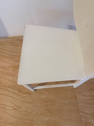 Sillas de madera blancas restaurada